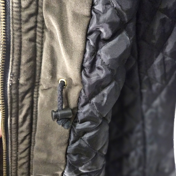 Express Hooded Detachable Faux Fur Trim Black & Olive Quilted Parka Sz XS - Picture 10 of 16